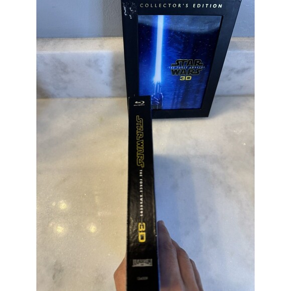 STAR WARS: The Force Awakens [Blu-ray 3D + 2D] Collector's Edition Set - Picture 7 of 7